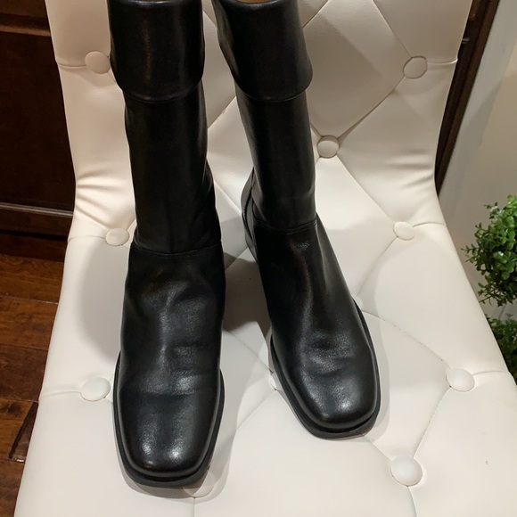 Boots - Picture 3 of 5